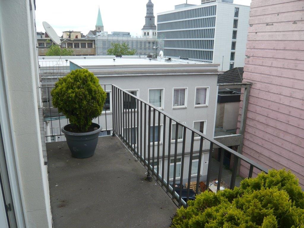 Penthouse Wohnung mit 2 Zimmer, 2 Balkone und EBK in der Innenstadt/Fußgängerzone Hamm